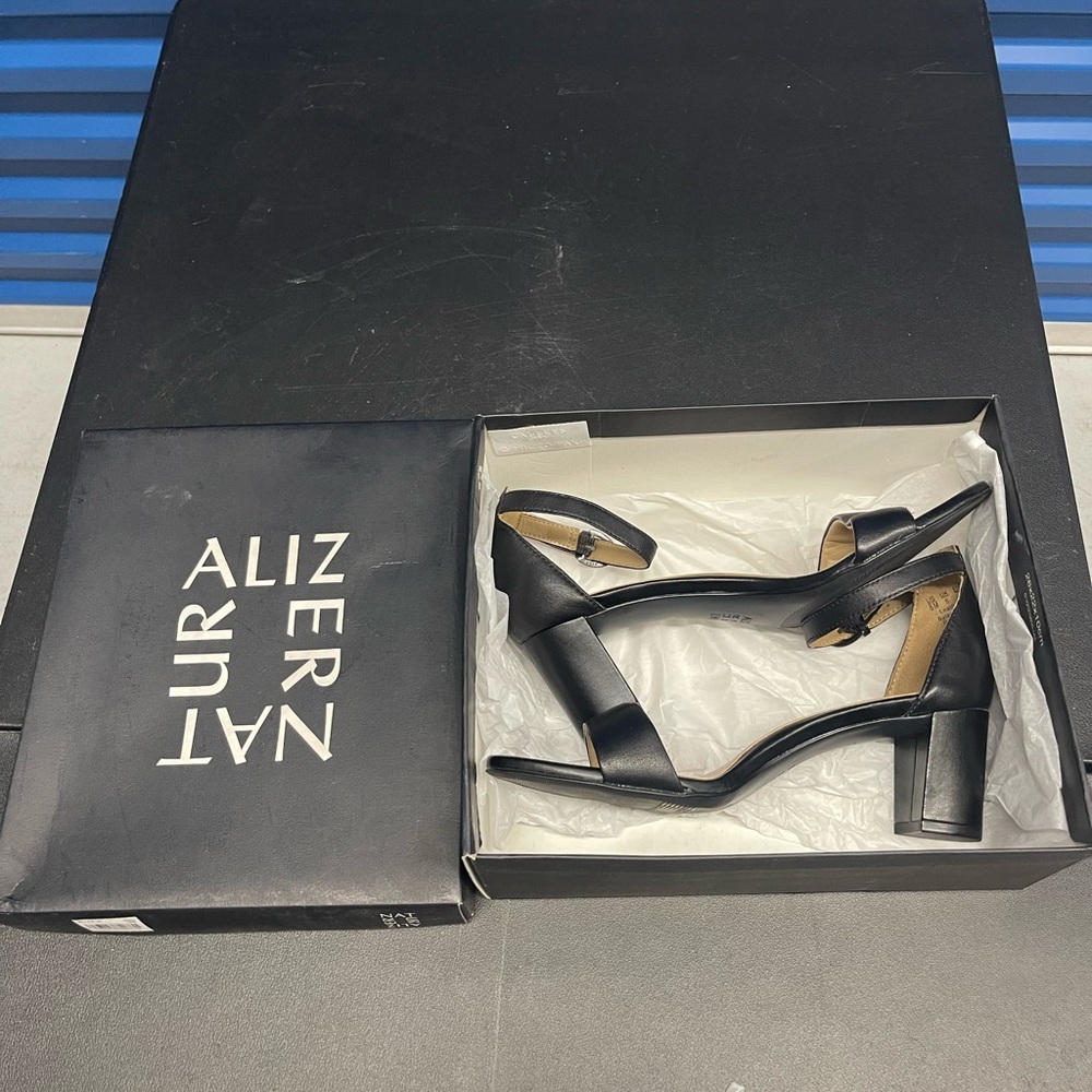 Naturalizer Black Leather Ankle-Strap Block Heel Sandals – Size 8 - Picture 5 of 6